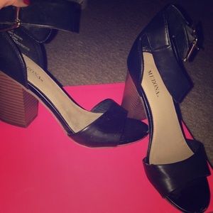 Black Merona leather chunky heels size 6 1/2